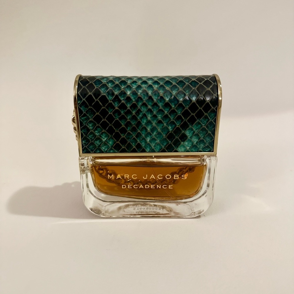 Marc Jacobs Decadence Eau de Parfum – 1.7 oz (50 ml)
